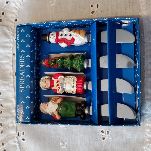 VTG NEW 4 Christmas Spreaders Set Stainless Steel Blades Santa Snowman Tree - Picture 1 of 17